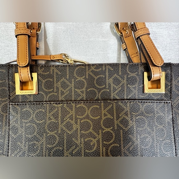 Calvin Klein Tote Handbag RN 54163 MANUFACTURER'S SUGGESTED RETAIL PRICE $396 - Picture 7 of 16